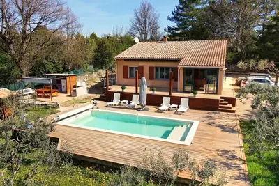 Image de Charmante villa avec piscine et calme, Régusse