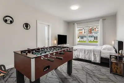 Image de Foosball/Firepit/Fenced Yard/4 Min to Hendo/4 Beds