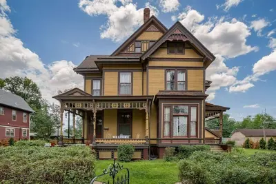 Image de Historic Mansion with lots of charm!