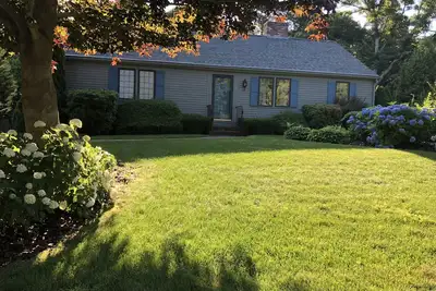 Cozy Cape Cod Escape – Perfect for Families, Quiet & Convenient Location