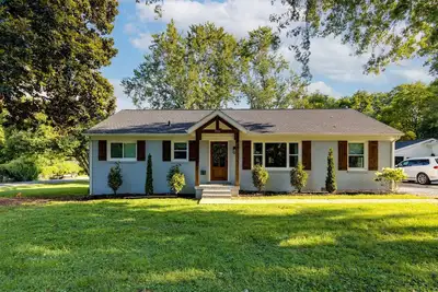 Cozy & Tasteful 3Br Cottage Walkable to Downtown