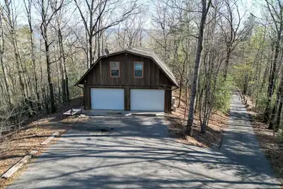 Image de Smoky Mountain Barndominium- 58 Acres- 2 King Beds, Full Kitchen, Games & Nature