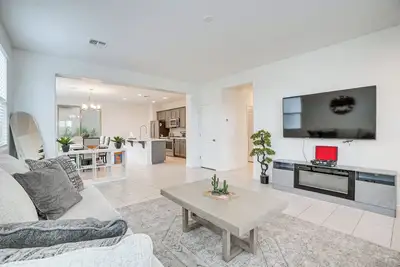 Image de 4 Mi to Westgate: Newly Built Home in West Valley!