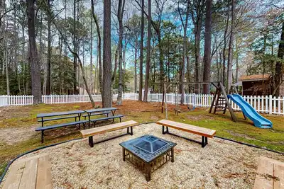 Image de Lovely Ocean Pines home w/picnic area, firepit, fully stocked kitchen, Ac & WiFi