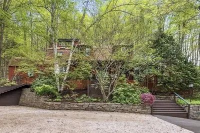 Image de Charming Home Among the Trees