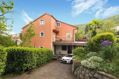 Bel appartement de 2 chambres à Lovran