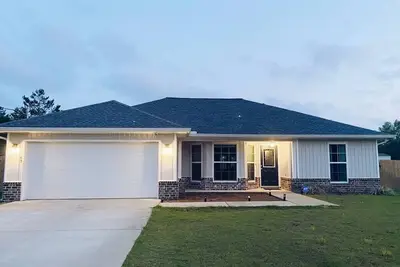 Image de Modern Getaway with Hot Tub, 9 Miles to Navarre Beach, Shuffleboard, and Games
