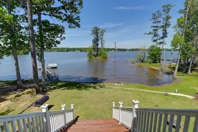 Image de 3-Story at Saluda Shores | Sleeps 11