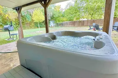 Image de The Den at the 4th Crossing - Hot Tub - Pool Table