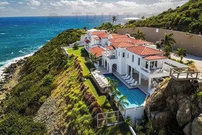 Image de Villa spacieuse avec vue sur la mer à Guana Bay