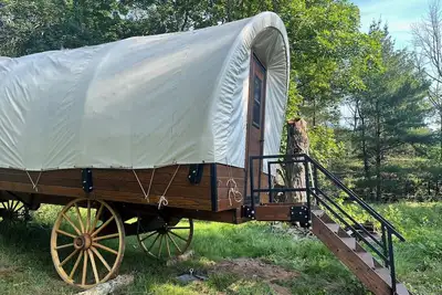 Image de Conestoga Cozy: Wagon Retreat!