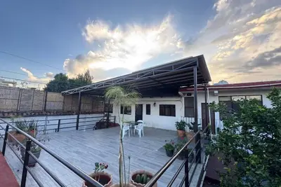 Image de Blue - 10 minutes from Downtown, a home with a lot of family history!