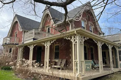 Beautiful farmhouse in the rolling hills of Mulmur 1. 5 hrs north of Toronto