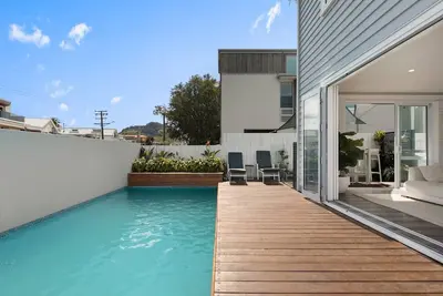 Image de Coastal Getaway with Pool - Central Mount Maunganui, Spacious 5 Bedroom Home