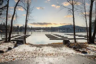 Image de Community Private Beach, Communal Hot Tub, Near Whitefish Lake!