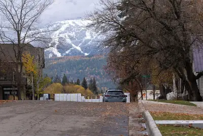 Image de Loft in heart of Downtown- Walk to City Beach, Dining & Shops! Modern Loft