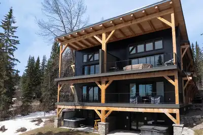 Image de Ski In/Ski Out, Pool Table + Hot Tub & Views!