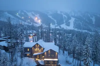 Image de Luxury with Direct Ski Access + Hot Tub, Theater Room & Ski Room + High End Amenities! Ridge Run