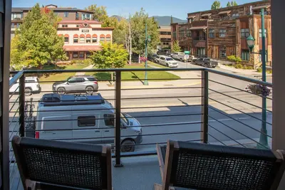 Image de Located in Heart Downtown Whitefish, Walking Distance to River + Short Drive to Skiing!