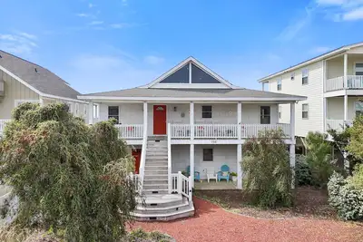 Image de \"Holden 4 Kids\" 4 Bedroom, 2 Bathroom, Oceanfront!