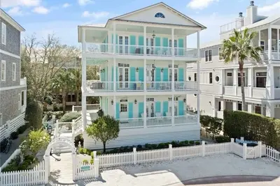 Image de Savannah Cottage- Charming Cottage on Saint Simons- Golf Cart Add-on Available!