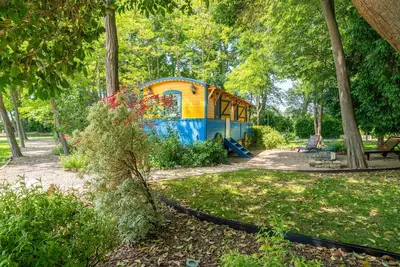 Image de Petite maison \"Morgane\" avec jardin partagé, Wi-Fi et climatisation