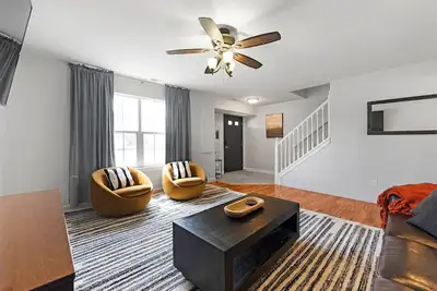 Image de Huntertown 4 Bed! Pets Love Fenced Yard & Fire Pit