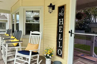 Image de 4 bedroom Dog Friendly Lake house, in charming beach town of Fairport Harbor