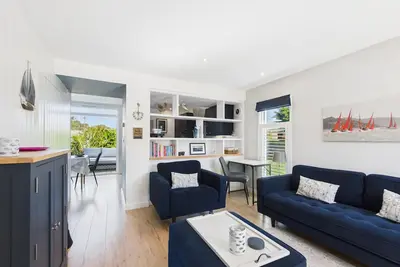 Image de Charming 2-Bed Family Cottage Your West Bay Retreat