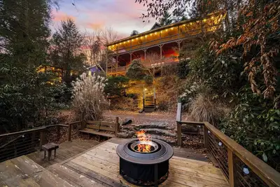 Image de Toccoa Lookout Cottage - Toccoa Riverfront- 4br, Hot Tub, Game Room
