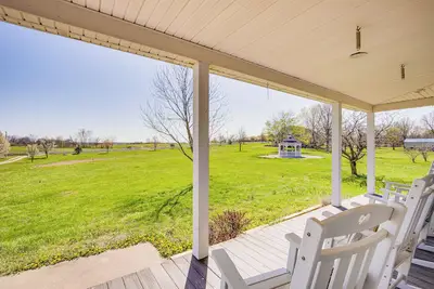 Image de Fire Pit & Gazebo: Rural Warrensburg Getaway!