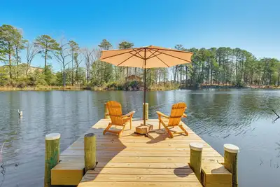 Image de Hot Tub, Sunrooms & Fire Pits: Deltaville Home!