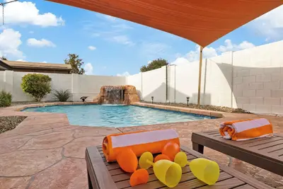 Image de Stylish 4br Poolside Paradise~Outdoor Games~Grill