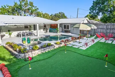 Image de Sleeps 20~Basketball Court~Pool~Movie Room