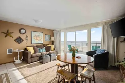 Image de Ultimate Oceanfront Escape for Two at Beachy Eagle A, Amazing Views, Fire-Table, Steps from Beach