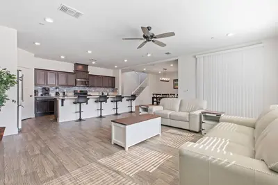 Image de Spacious 6-bedroom house with Ac, WiFi in Merced, close to Hospitals, Dining. .