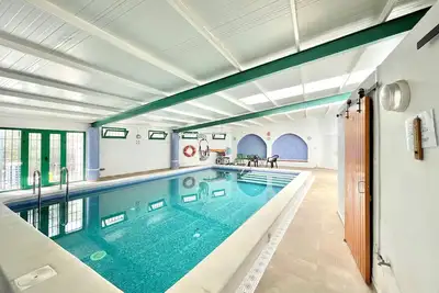 Image de Maison avec piscine et installations pour les Pmr