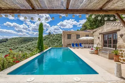 Jolie villa à Montefrio avec piscine privée