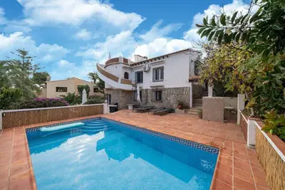Image de Maison de luxe avec terrasse