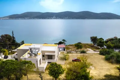 Image de The Pearl of Salamina, a stylish seaside retreat
