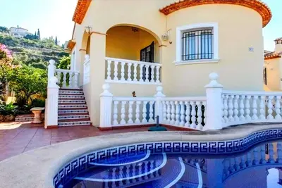 Image de Villa confortable dans un environnement magnifique