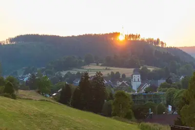 Image de Appartement \"Wälderliebe\" avec vue sur les montagnes, jardin partagé et Wi-Fi