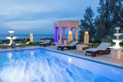 Image de Luxury Beachfront Villa with a Pool