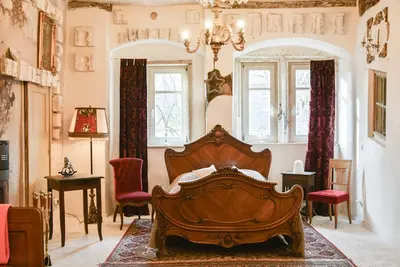 Image de Sleep like in a fairy tale - group accommodation for 10 people in Weitersroda Castle