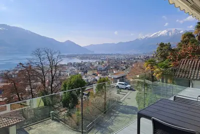 Image de Apartment in a quiet location with a large terrace and views of the lake and mou