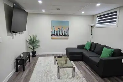 Image de Fully Furnished Basement Unit – Private Entrance Included