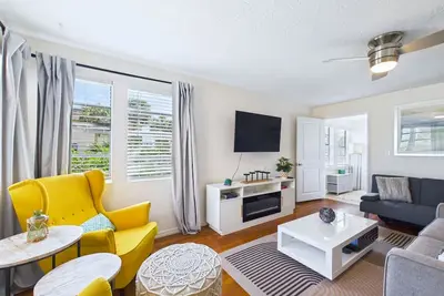 Image de 2br\/1ba Cocoa Beach Updated Apartment Directly Across the Street From Beach Access!