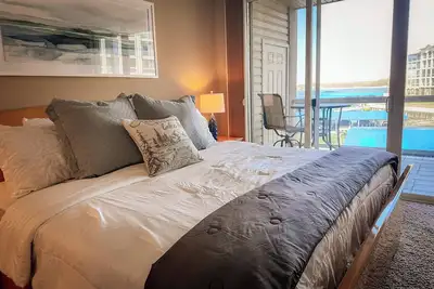 Image de Lakefront Lands End Luxury 3Bed/2Bath/Pools/Hottub/Playground/Sleeps Up to 10pp