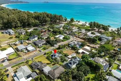 Image de Welcome to your Waimanalo retreat! Steps from one of Oahu's most stunning, uncrowded beaches
