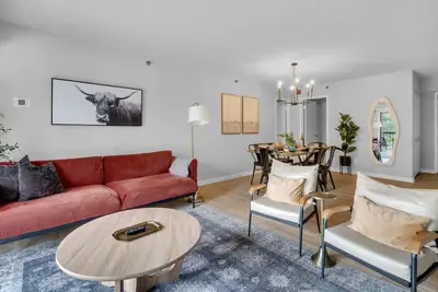 Image de Stylish City Sleeps 8 Near Metro